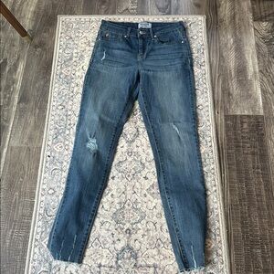 Denizen by Levi distressed jeans (size 2)